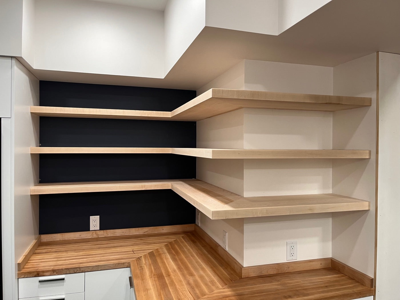 Flush wrap-around floating shelves